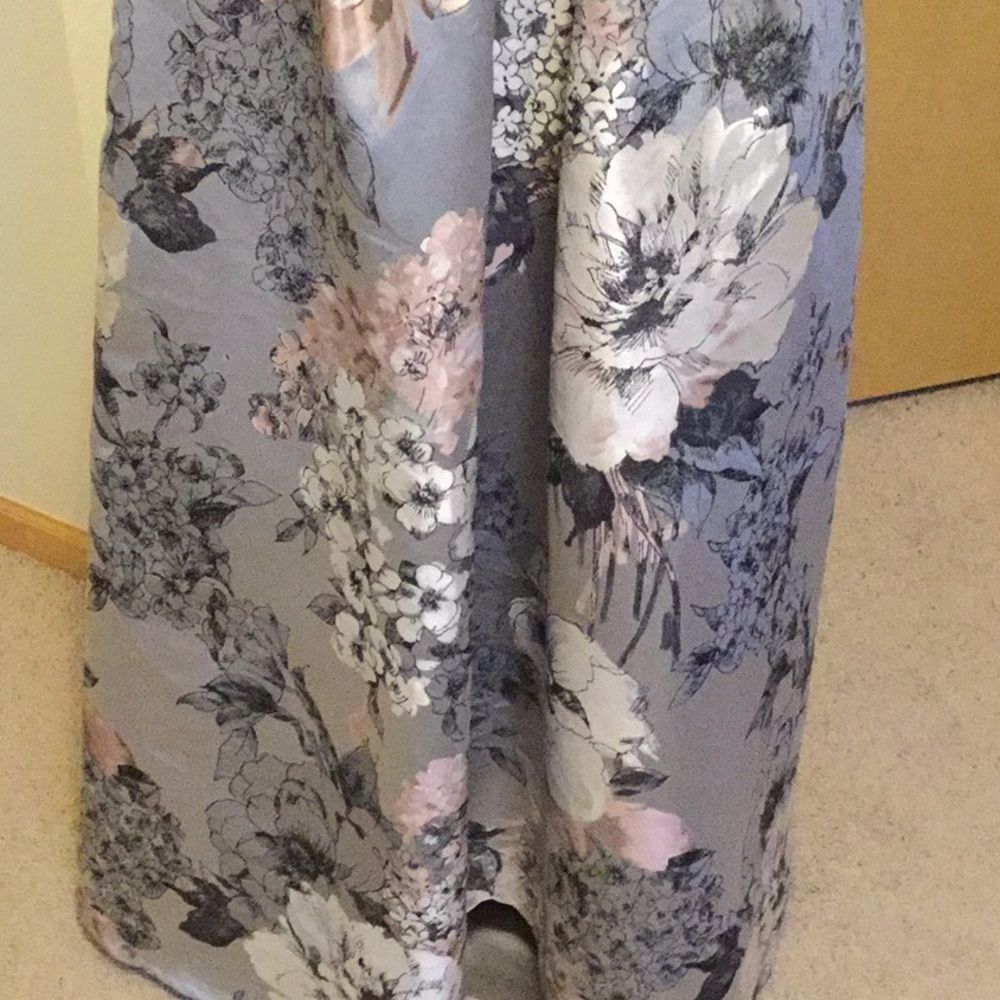Carmen Marc Valvo Sleeveless Floral-Print - Picture 6 of 8